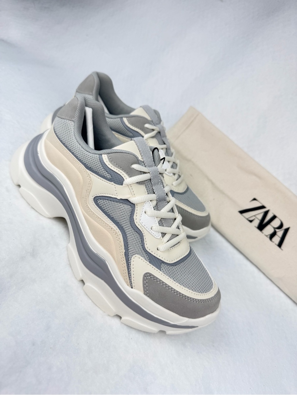 Zara Women’s Retro Running Sneakers in Gray & White Size 7.5 NWT
